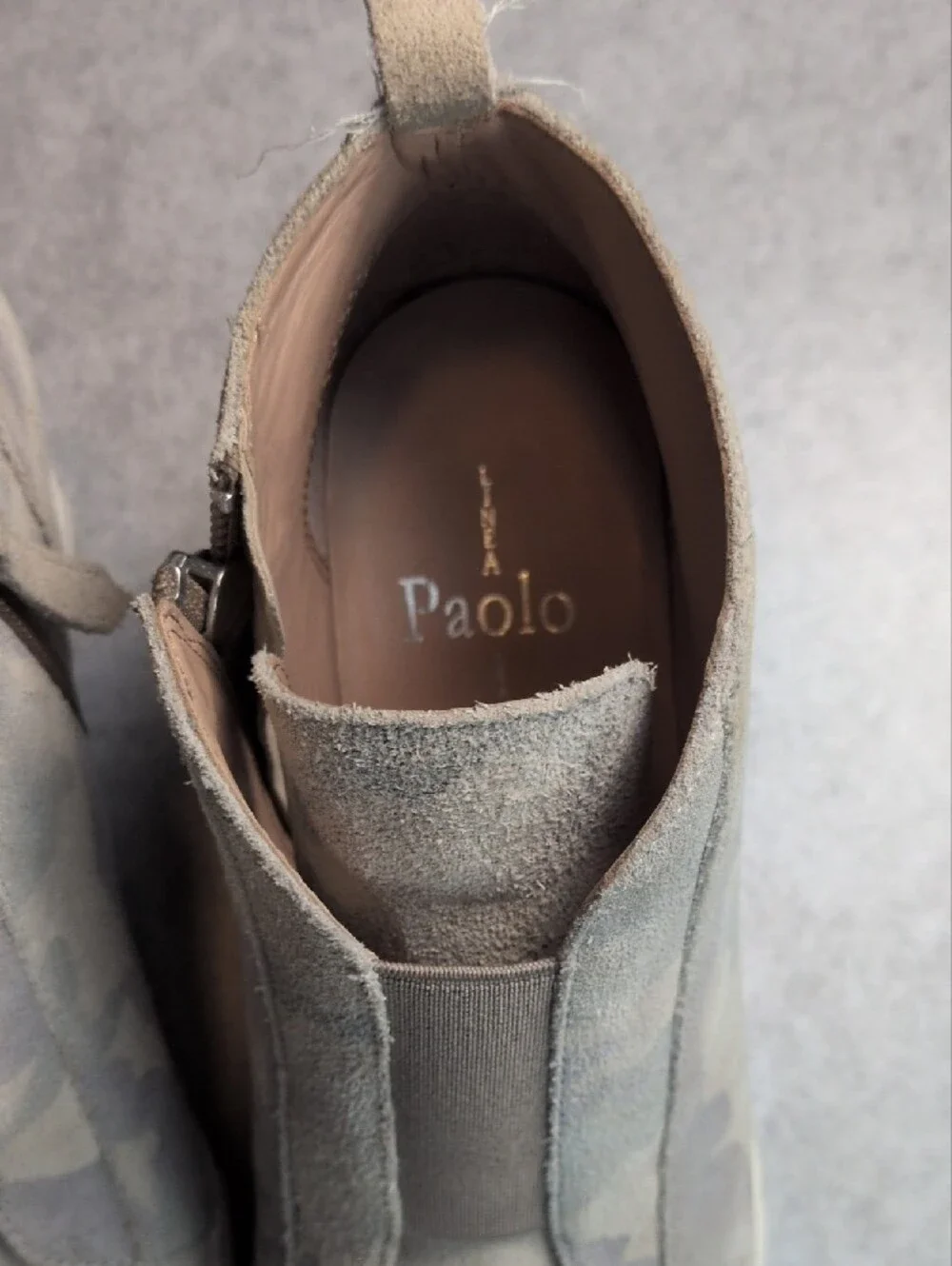 Linea Paolo Size 5 Women’s Suede Zip Up Wedge in Light Gray Camo